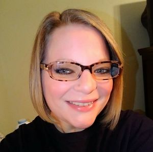 Meet your Posher, Cynthia